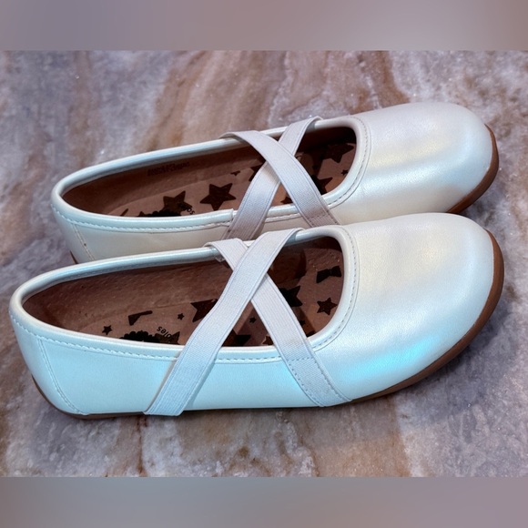 Girls LIVIE & LUCA Aurora white leather ballet flats. Size 13 - Picture 3 of 6